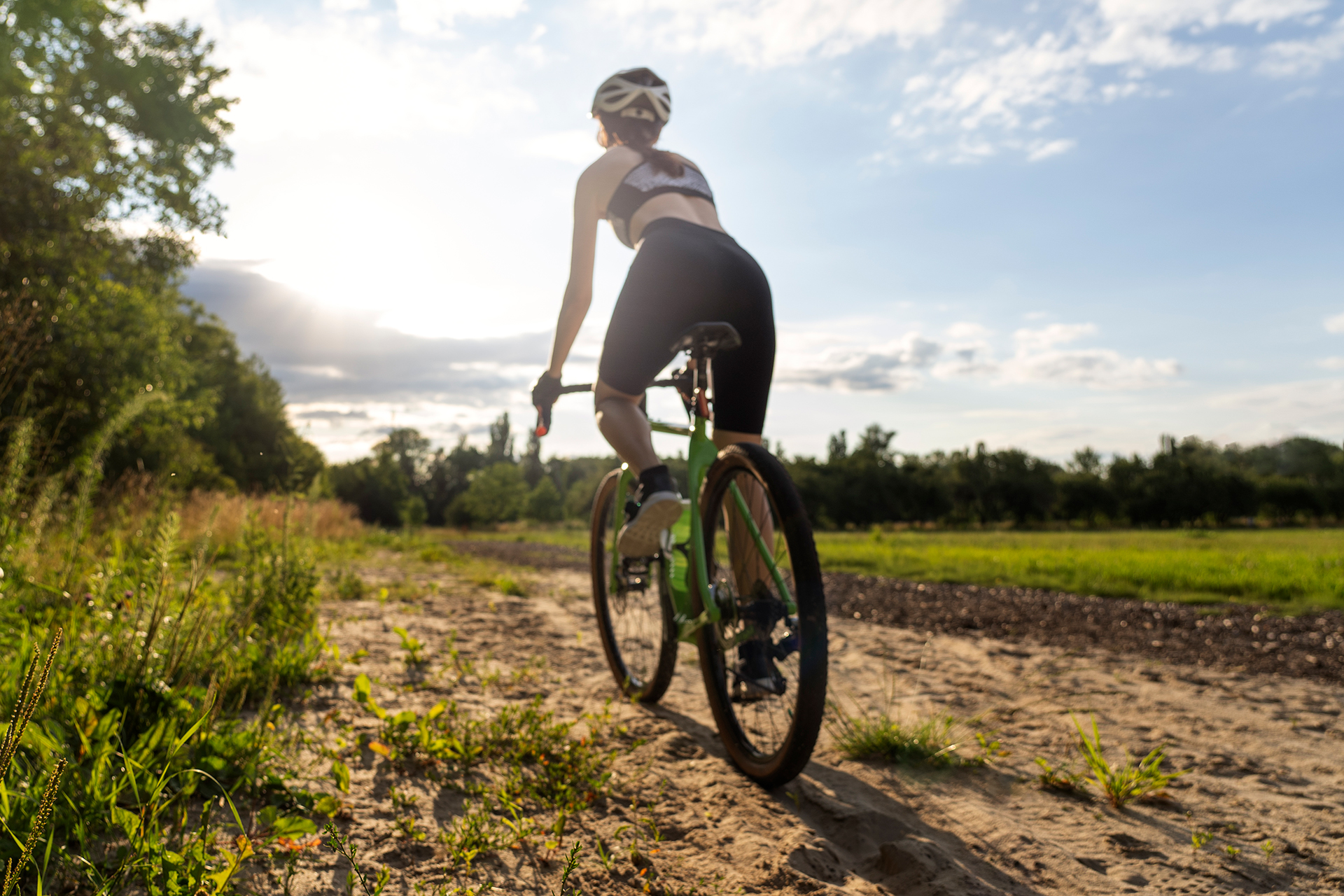 Fitness Tuscany - sunset lake yoga